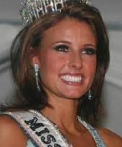 Picture of Skylene Montgomery after winning the title of Miss Virginia 2008.